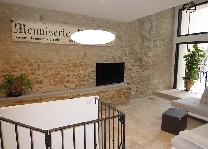 La Bourgade Céreste